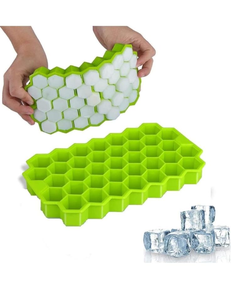 Silicone Ice Cube Tray 37 Grid with Lid | Honeycomb Ice Maker Reusable Ice Container for Coffee & Juice (Random Color) – 1 Pc ❄️🧊