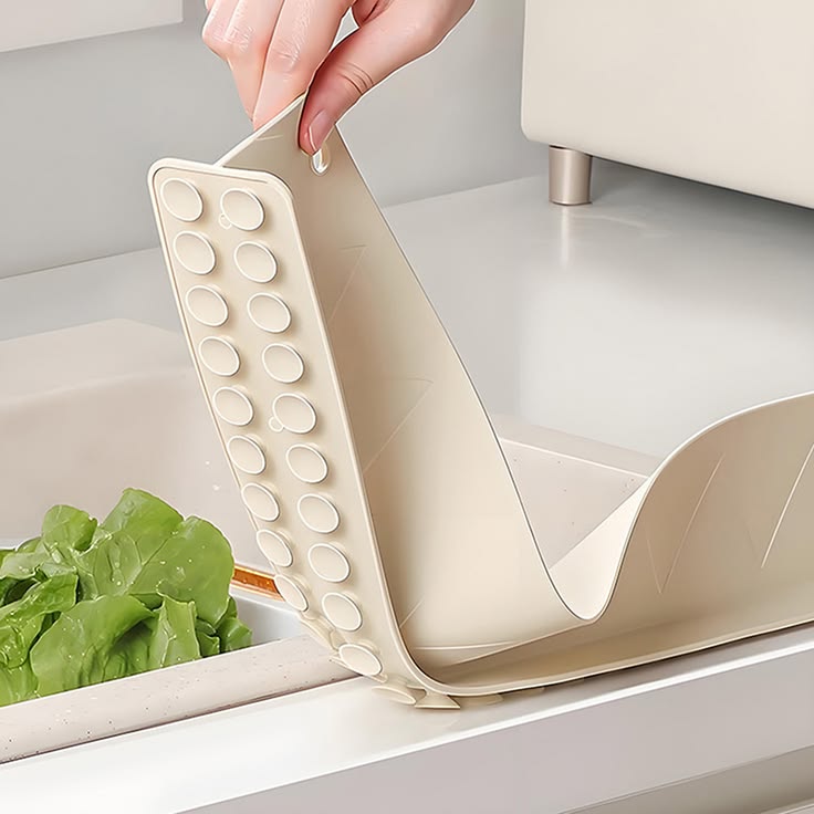 Reusable Silicone Sink Splash Guard – 14 Inch Splashproof Countertop Water Barrier with Suction Cups (Random Color) ✨ - Malzio